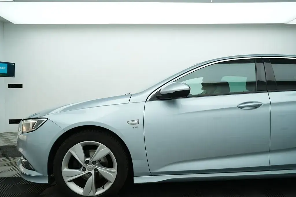 Second-hand Vauxhall Insignia SRi 2018 Argintiu Hatchback