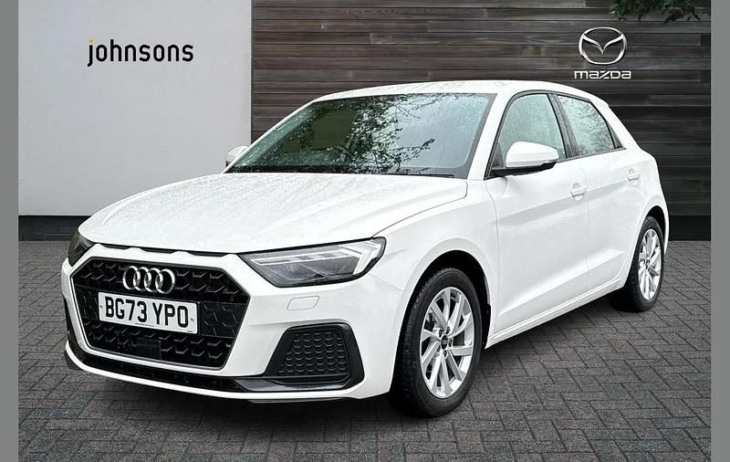 Używany Audi A1 Sport 94 KM (69 kW) 2023 Biały SUV