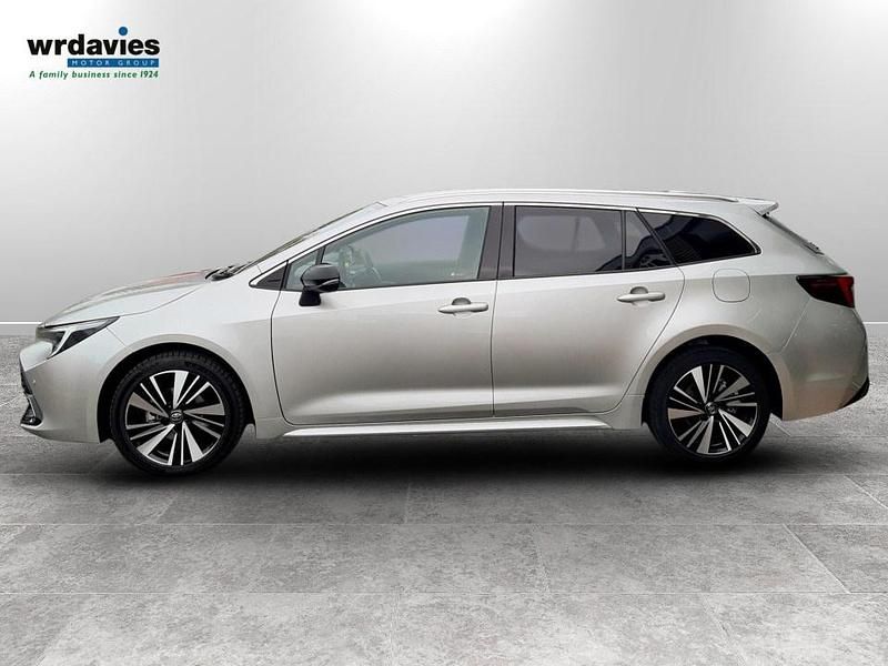 Begagnad Toyota Corolla Design 2025 Silver Kombi