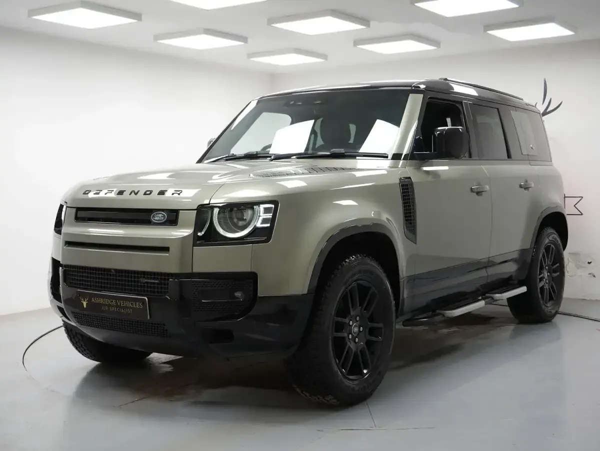 Used Land Rover Defender SE Dynamic 300 HP (220 kW) 2021 Green SUV