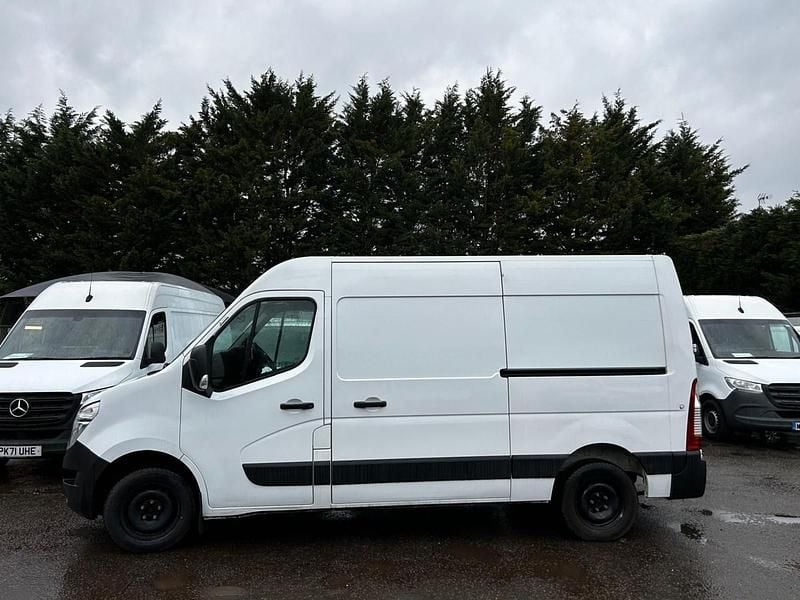 Used Nissan Interstar Acenta 135 HP (99 kW) 2023 White Van