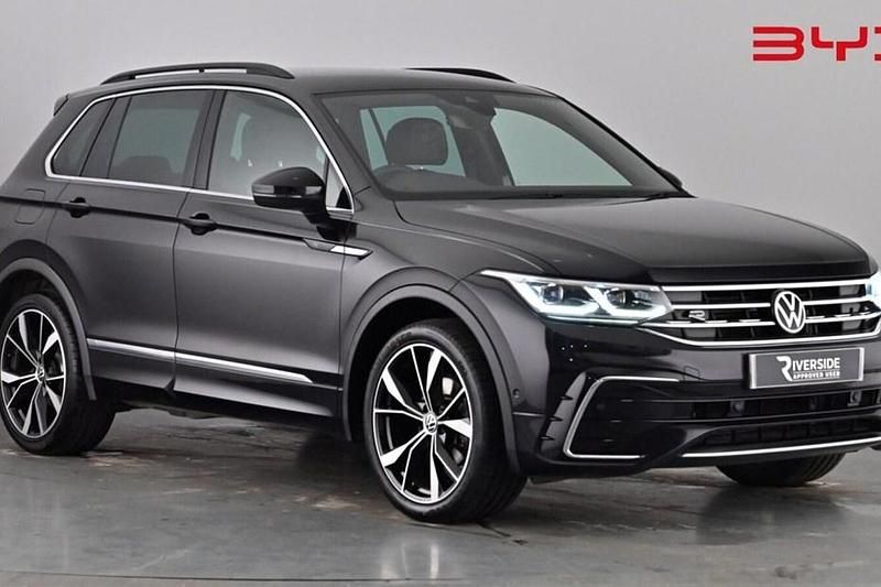 Used VW Tiguan R-line 150 HP (110 kW) 2022 Deep black SUV