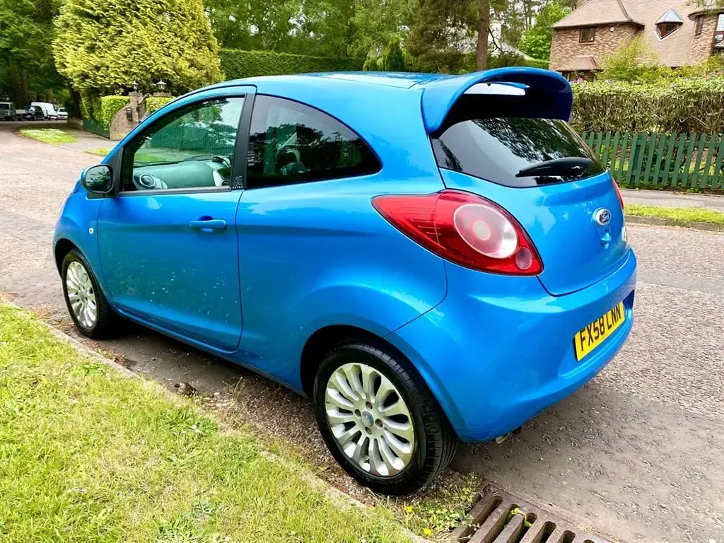 Begagnad Ford Ka Zetec 69 HK (50 kW) 2009 Blå Halvkombi