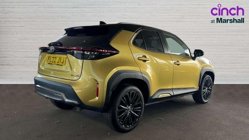 Used Toyota Yaris Cross 113 HP (83 kW) 2022 Yellow SUV