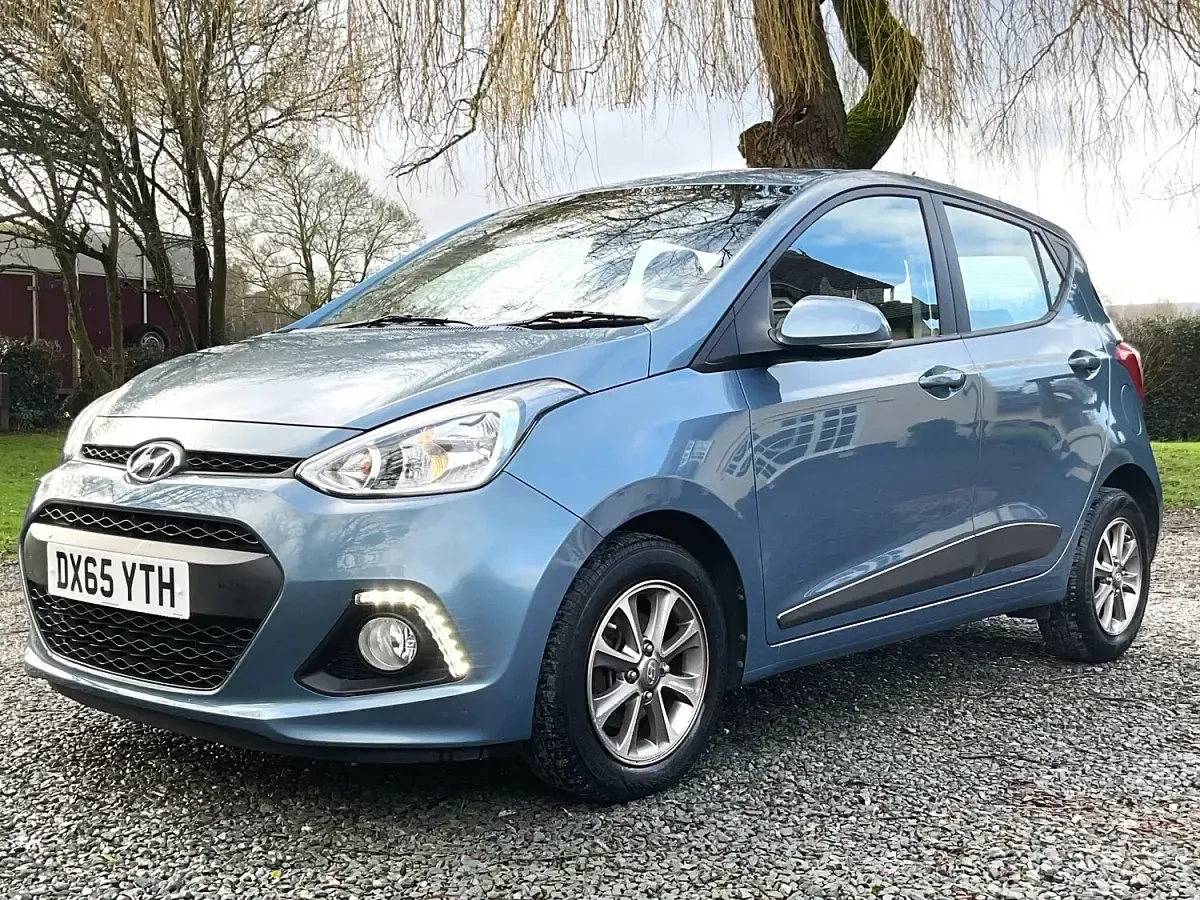 Käytetty Hyundai i10 Premium 87 HP (63 kW) 2015 Sininen Viistoperä