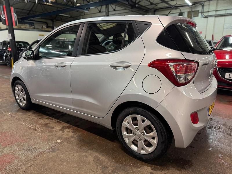 Used Hyundai i10 SE 67 HP (49 kW) 2014 Silver Hatchback