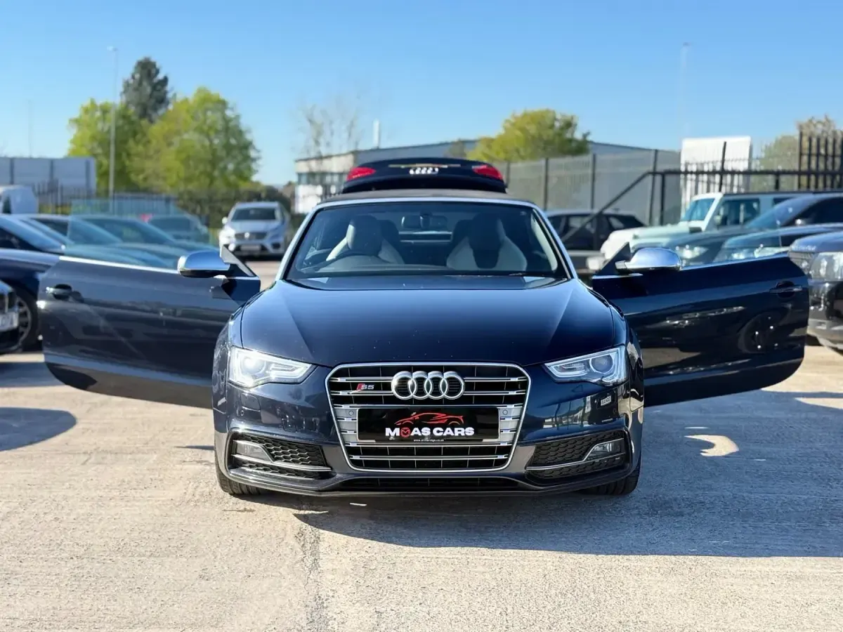 Usado Audi S5 Cabriolet Design 333 HP (244 kW) 2014 Azul Cabrios