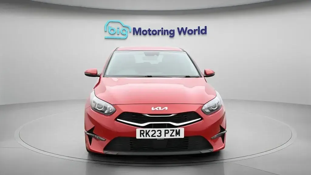 Używany Kia Ceed 158 KM (116 kW) 2023 Czerwony Hatchback
