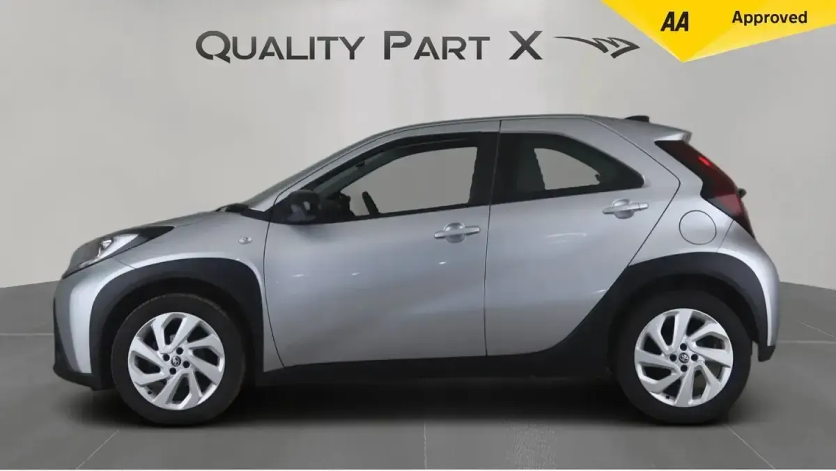 Used Toyota Aygo X PURE 72 HP (52 kW) 2022 Silver SUV
