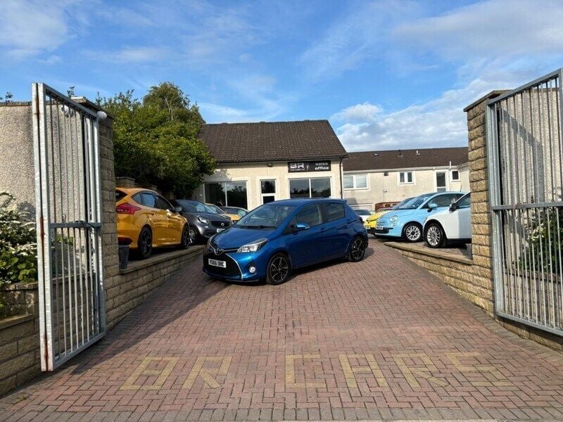 Image 3/4