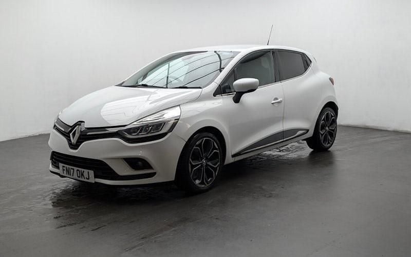 Used Renault Clio IV Dynamique 90 HP (66 kW) 2017 White Hatchback