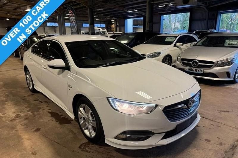 White Used 2018 Vauxhall Insignia SRi Hatchback | £7,690 (Fair price) - Image 1/1