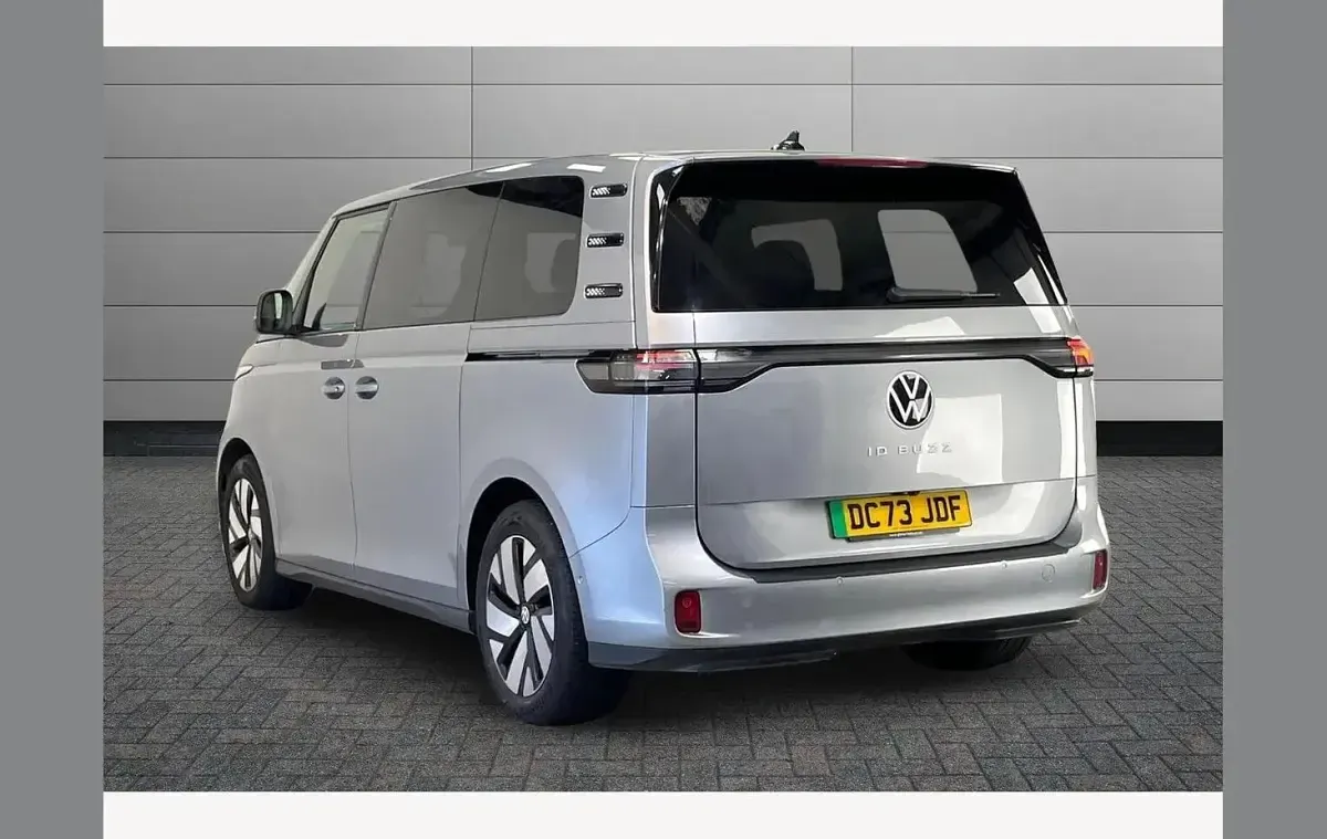 Używany VW ID. Buzz Pro 147 kW (200 KM) 2024 Srebrny Minivan