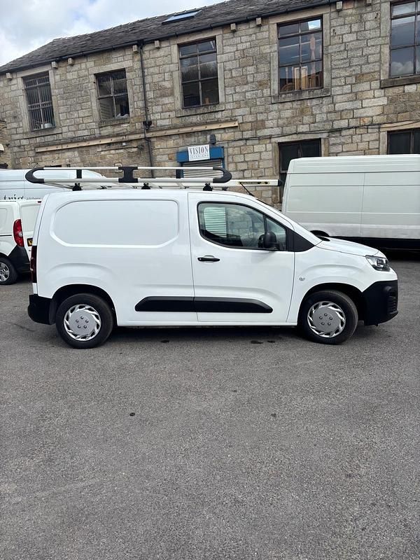 Usado Citroën Berlingo 75 HP (55 kW) 2020 Branco Monovolume