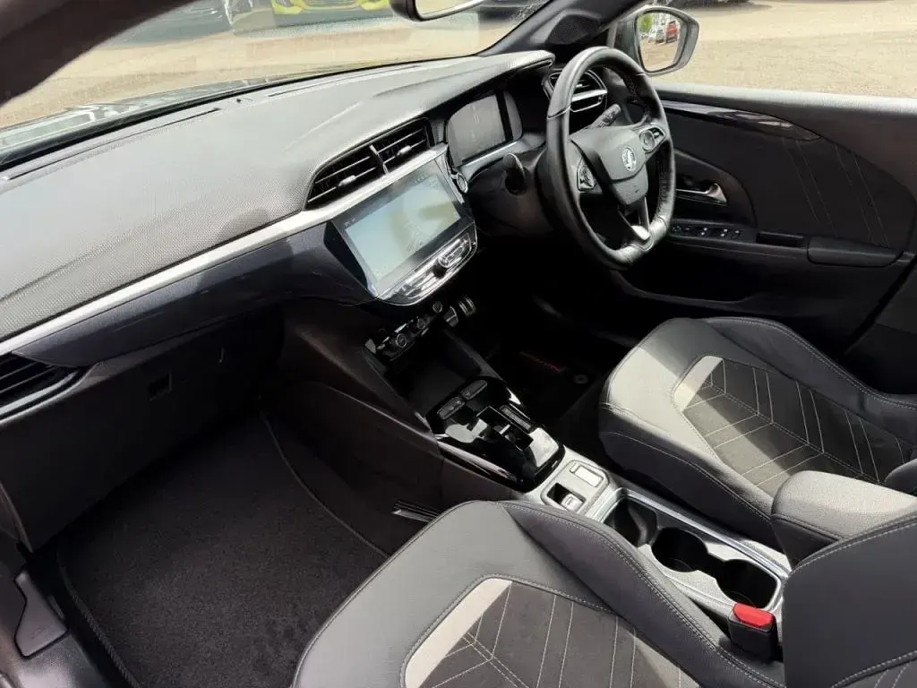 Second-hand Vauxhall Corsa-e Ultimate 114 kW (156 CP) 2024 Negru Hatchback