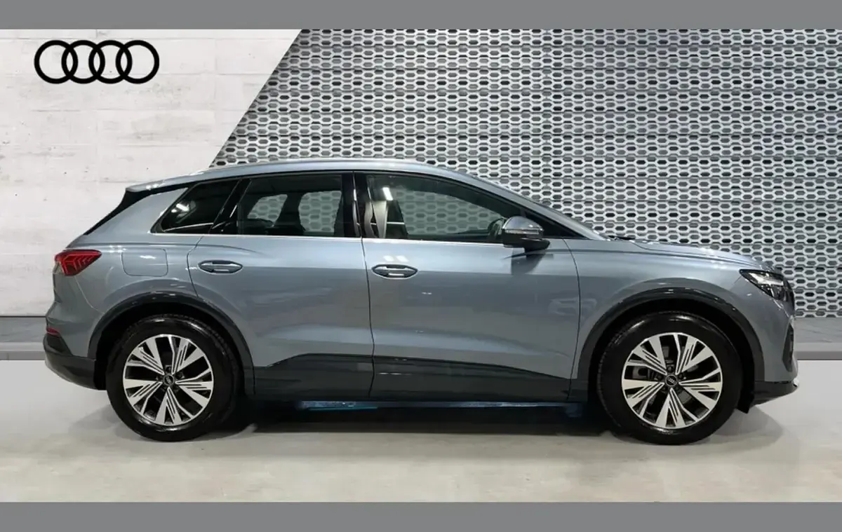Usado Audi Q4 e-tron Sport 210 kW (286 HP) 2024 Azul SUV