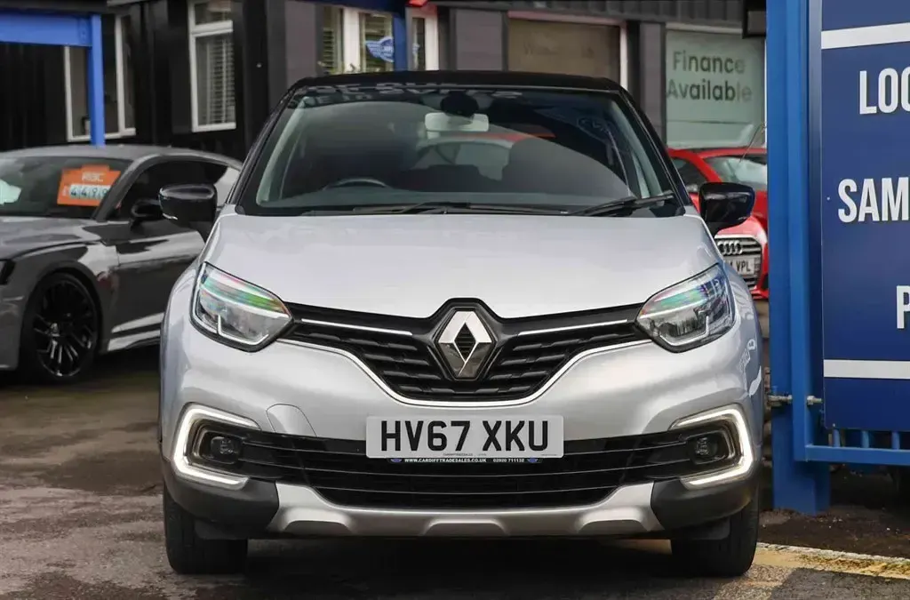 Used Renault Captur Dynamique 90 HP (66 kW) 2017 Silver and black SUV