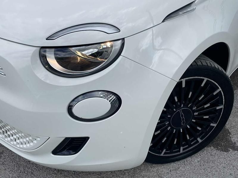 Second-hand Fiat 500e Icon 86 kW (118 CP) 2023 Alb Hatchback
