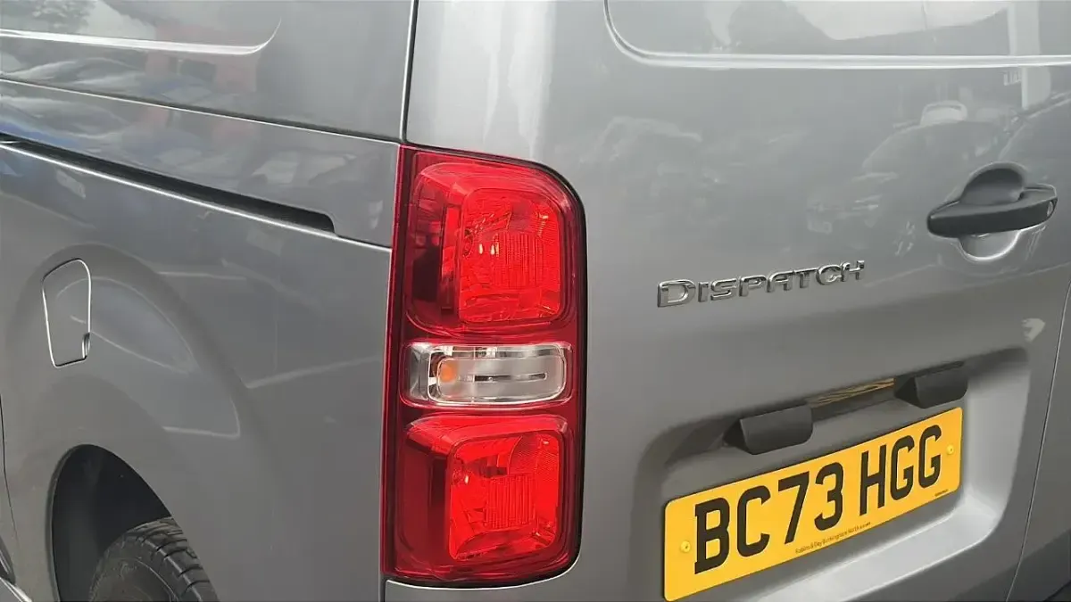 Begagnad Citroën Dispatch 175 HK (128 kW) 2024 Grå Minibuss