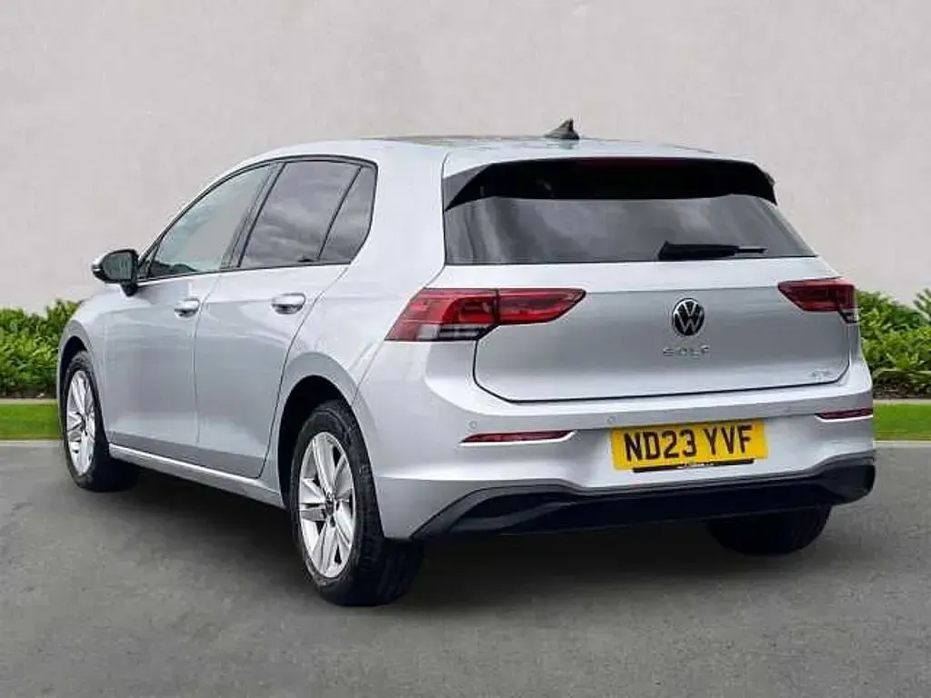 Używany VW Golf VIII Life 150 KM (110 kW) 2023 Srebrny Hatchback