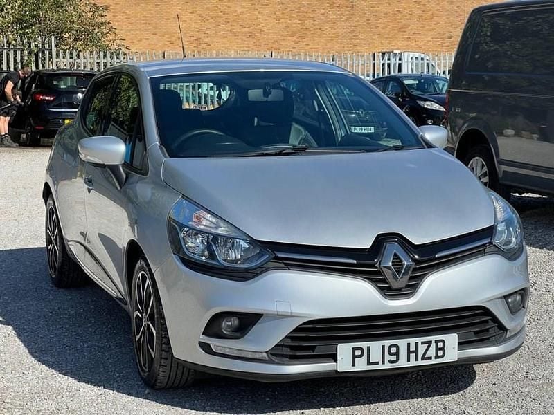 Silver Used 2019 Renault Clio IV Play Hatchback | £7,495 (Good price) - Image 1/4
