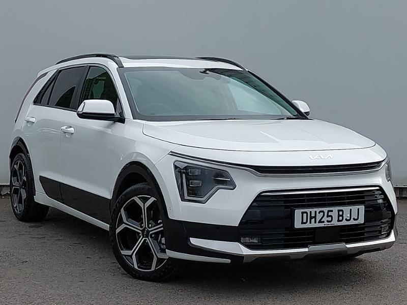 White New 2025 Kia Niro 4 SUV | £29,998 (Super price) - Image 1/4