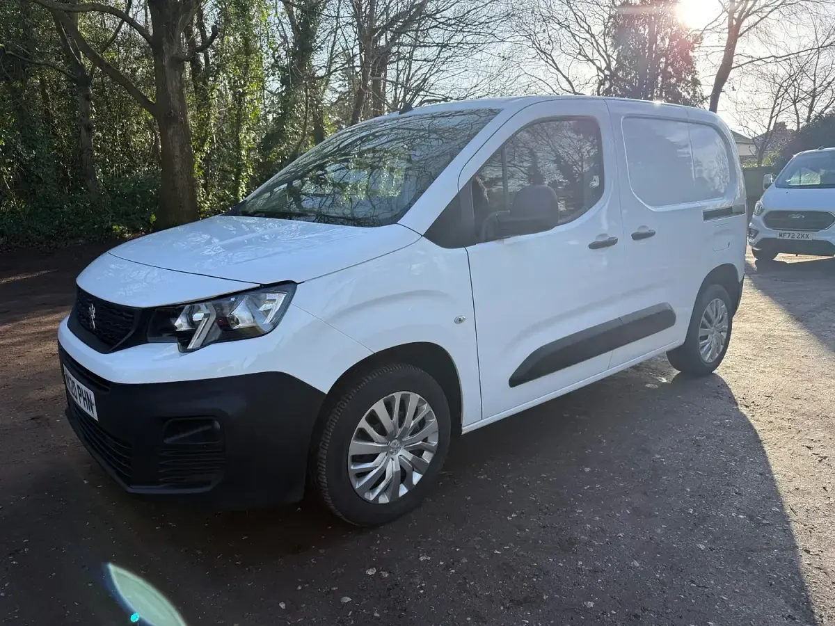 Used Peugeot Partner 100 HP (73 kW) 2020 White MPV