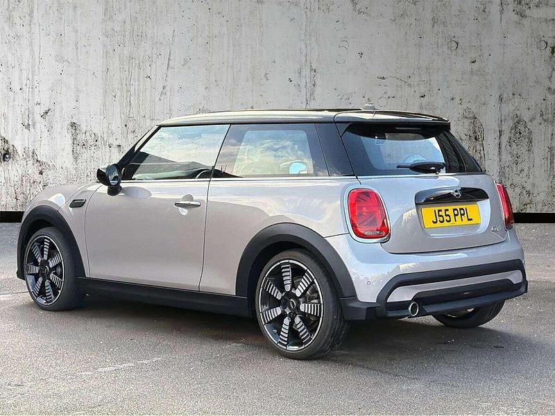 Usado Mini Cooper Exclusive 134 HP (98 kW) 2021 Cinzento Citadino