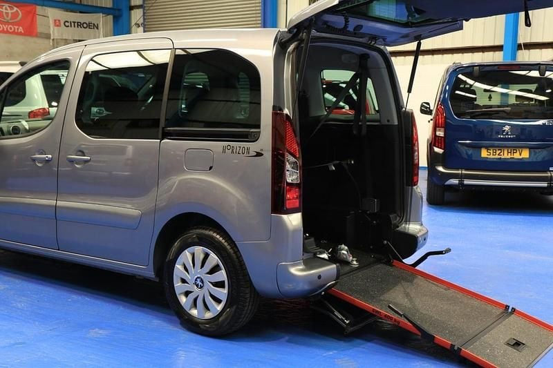 Gebraucht Peugeot Partner 2017 Grau Van / Kleinbus