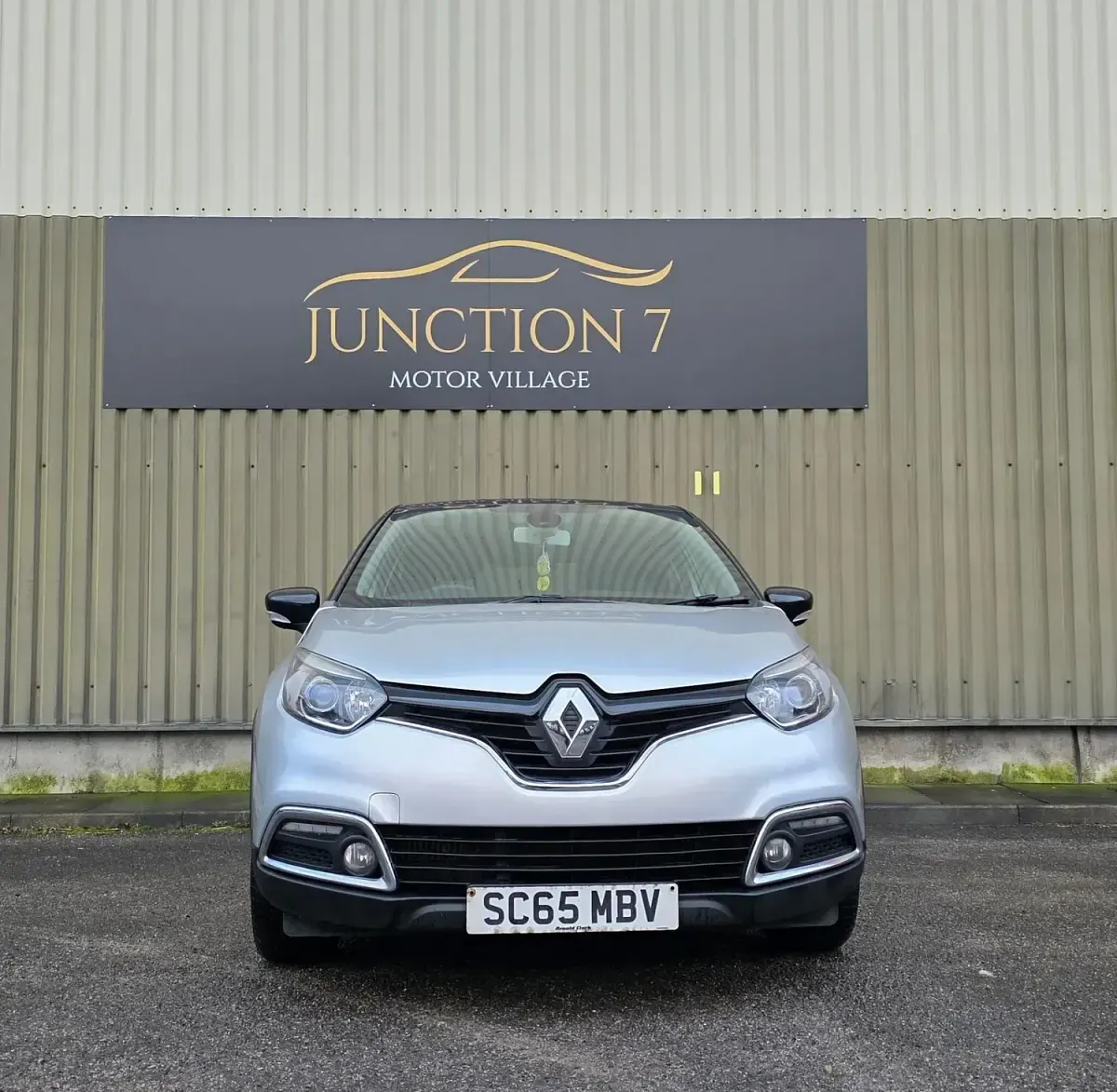 Used Renault Captur Dynamique 90 HP (66 kW) 2015 Silver/black SUV