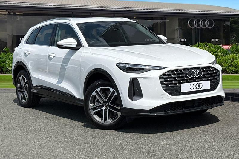 White New 2025 Audi Q5 Sport SUV | £47,557 (Super price) - Image 1/4
