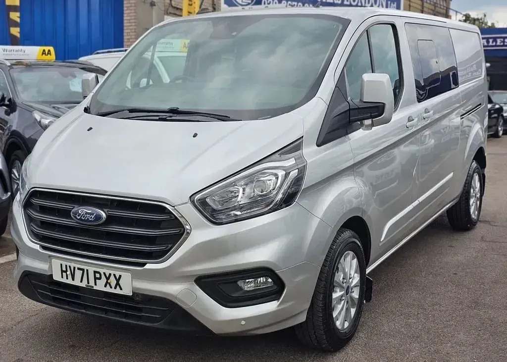 Begagnad Ford Transit Custom Limited 170 HK (125 kW) 2021 Silver Van