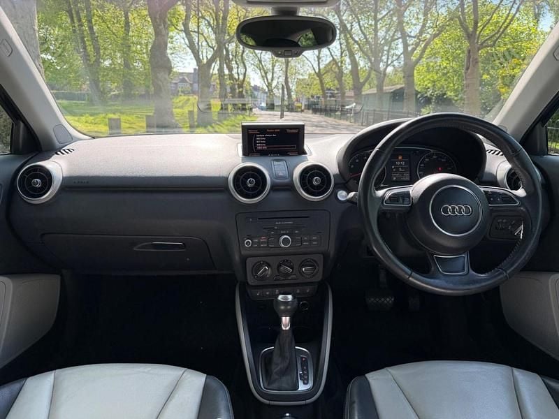 Begagnad Audi A1 Sport 2010 Svart Halvkombi