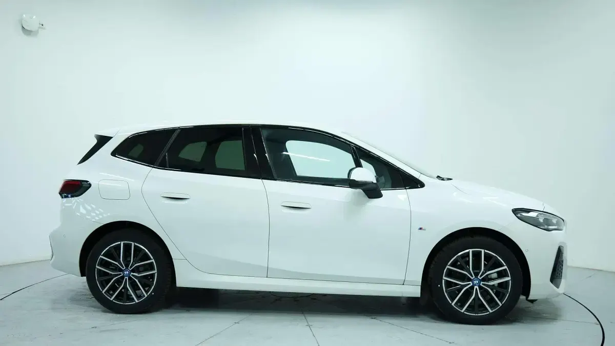 New BMW 225 Active Tourer M Sport 242 HP (177 kW) 2026 White MPV