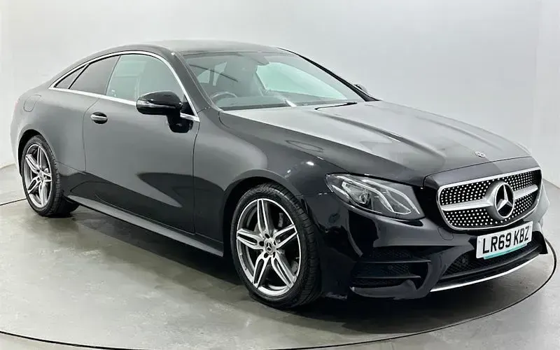 Usado Mercedes E220 AMG line 194 HP (142 kW) 2019 Preto Coupé