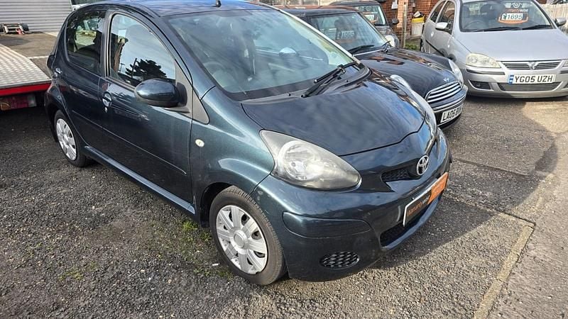 Used Toyota Aygo 68 HP (50 kW) 2011 Green Hatchback