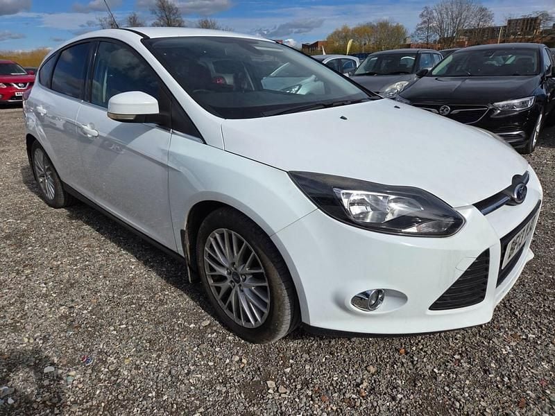 Used Ford Focus Zetec 2013 White Hatchback