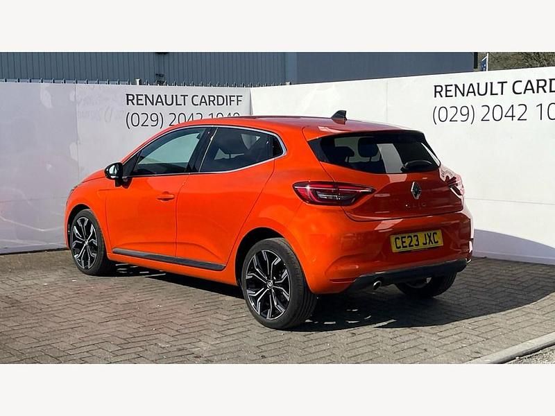 Used Renault Clio V Techno 90 HP (66 kW) 2023 Orange  Hatchback