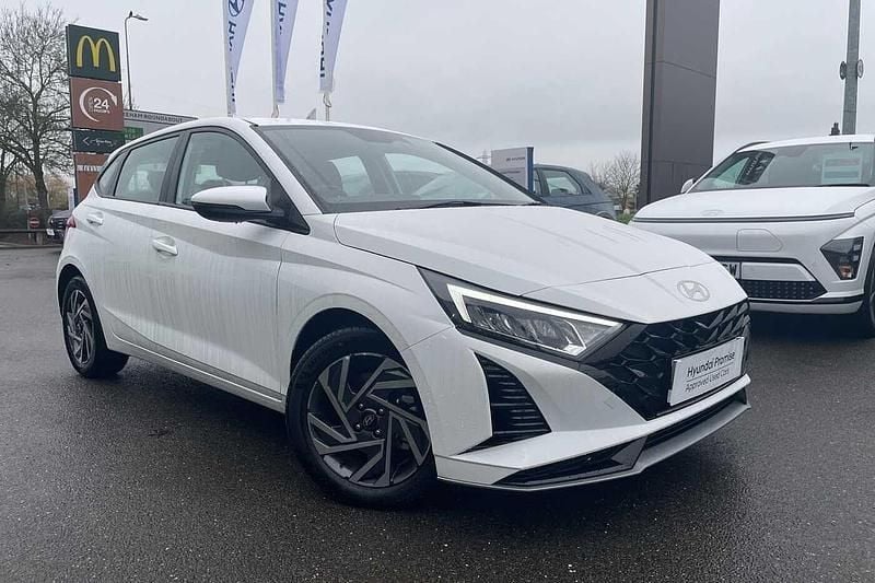 New Hyundai i20 Advanced 100 HP (73 kW) 2025 White Hatchback