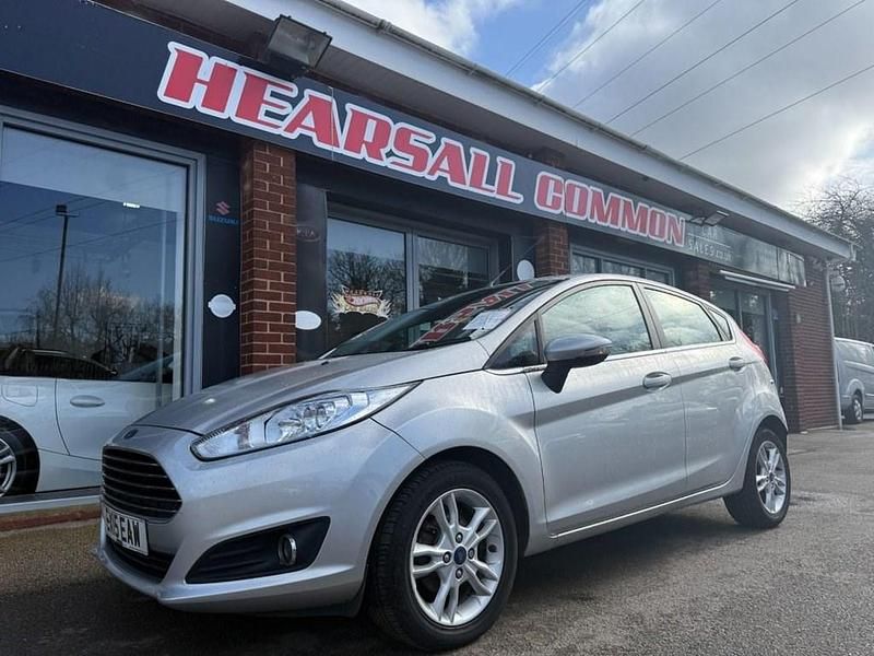 Used Ford Fiesta Zetec 100 HP (73 kW) 2015 Silver Hatchback