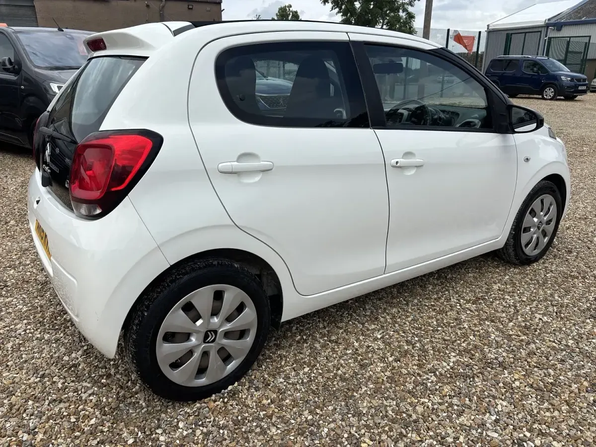 Used Citroën C1 Feel 68 HP (50 kW) 2015 White Hatchback