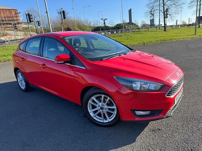 Used Ford Focus Zetec 125 HP (91 kW) 2015 Red Hatchback