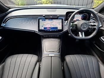 Usado Mercedes E200 AMG line 204 HP (150 kW) 2025 Prateado Sedan