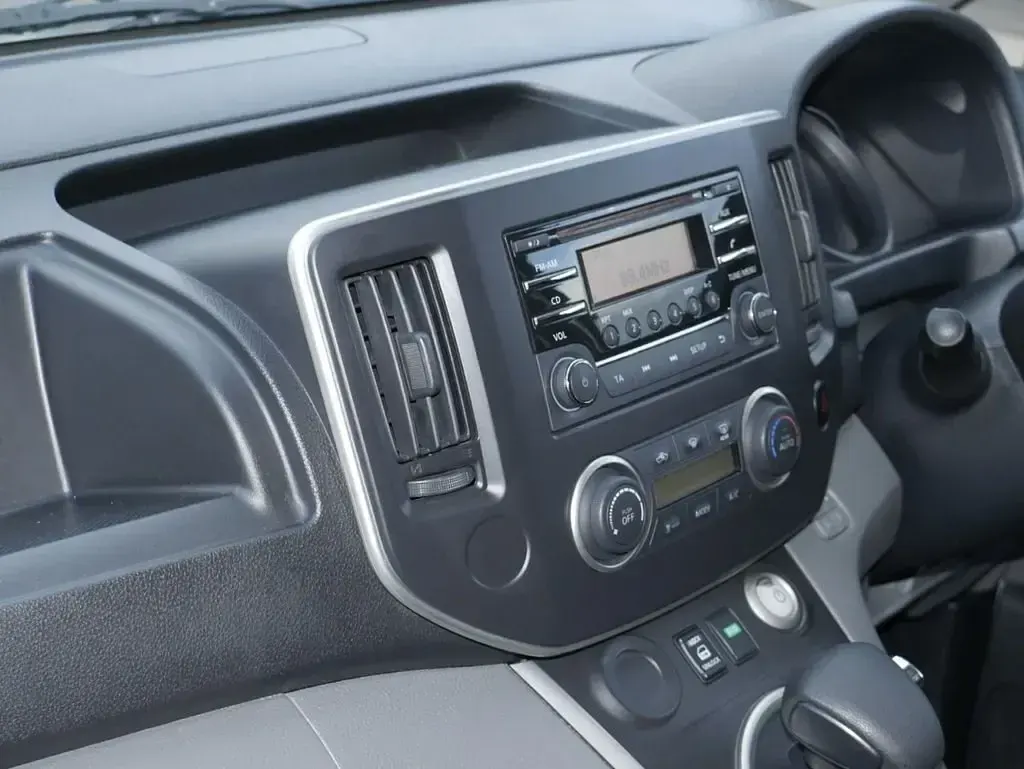 Begagnad Nissan e-NV200 Acenta 80 kW (109 HK) 2016 Silver Minibuss
