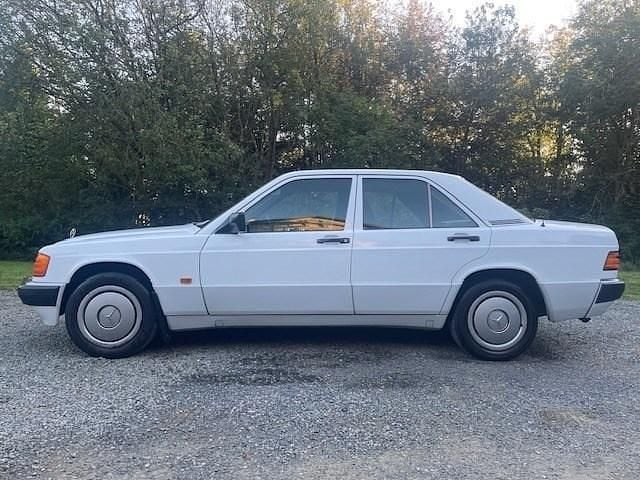 Used Mercedes 190 1990 White Sedan