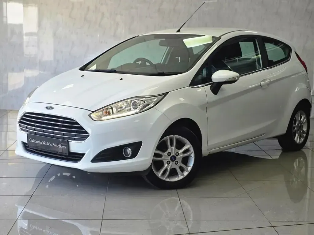 Used Ford Fiesta Zetec 82 HP (60 kW) 2016 White Hatchback