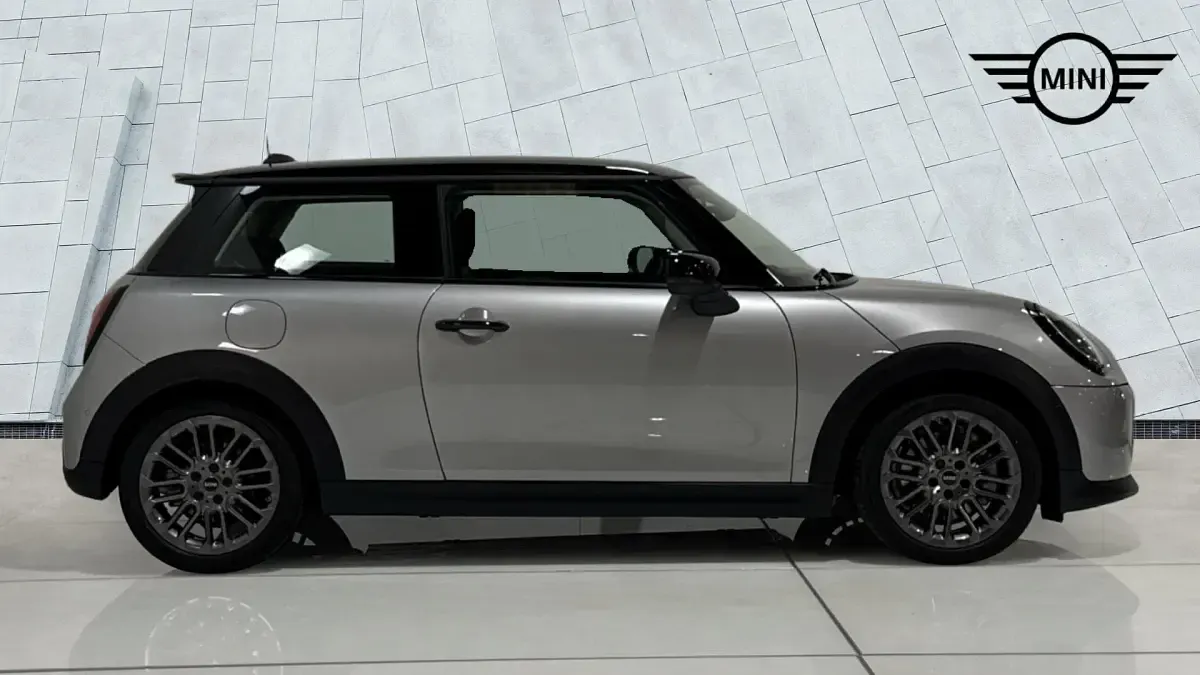 Używany Mini Cooper S Hatch 201 KM (147 kW) 2024 Srebrny Hatchback