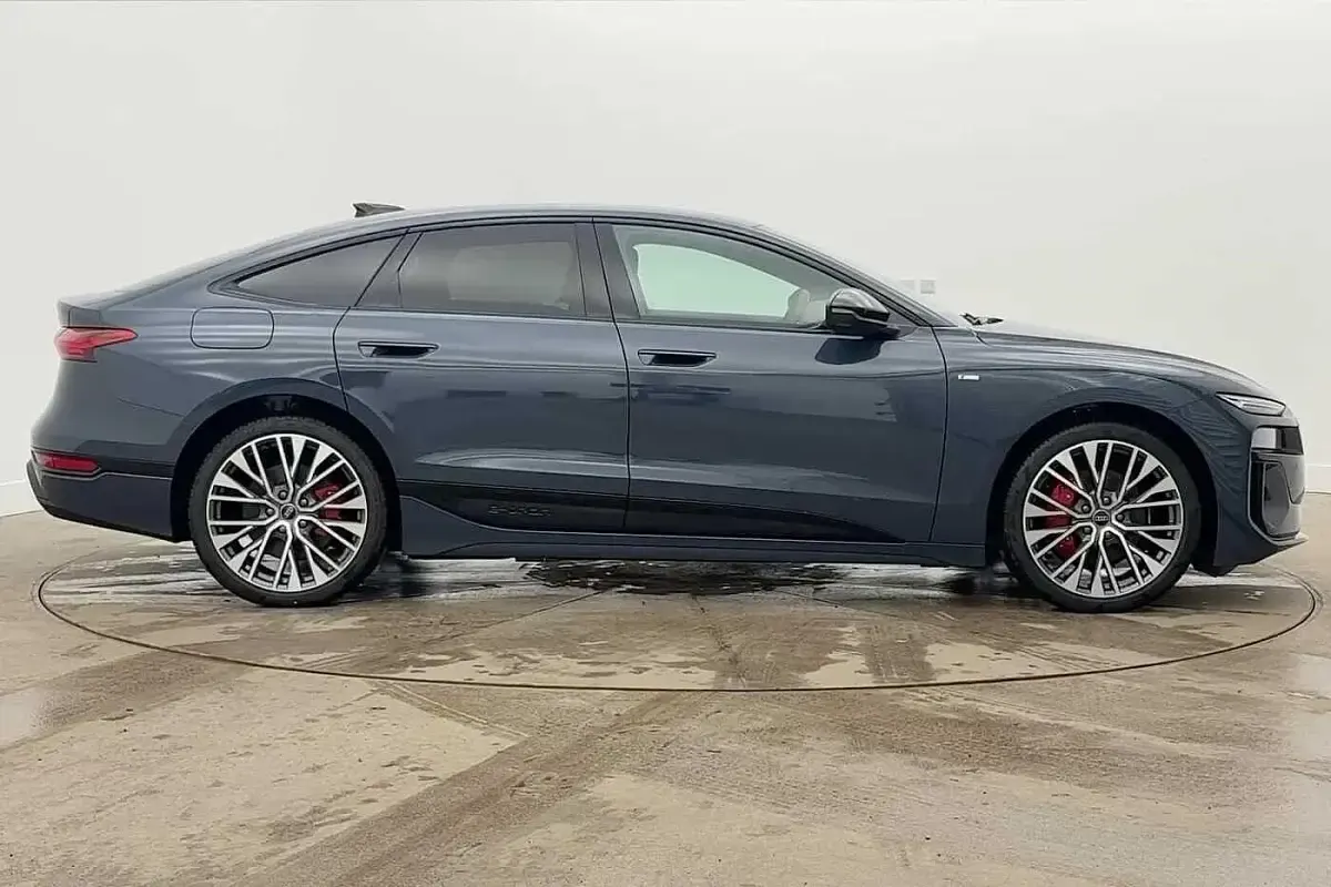Ny Audi A6 e-tron Comfort 314 kW (428 HK) 2025 Blå Halvkombi