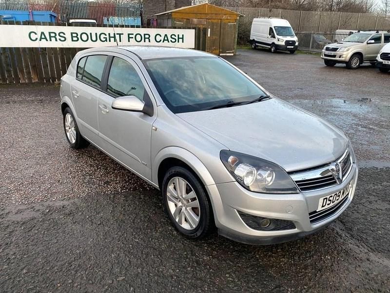 Used Vauxhall Astra 115 HP (84 kW) 2009 Silver Hatchback