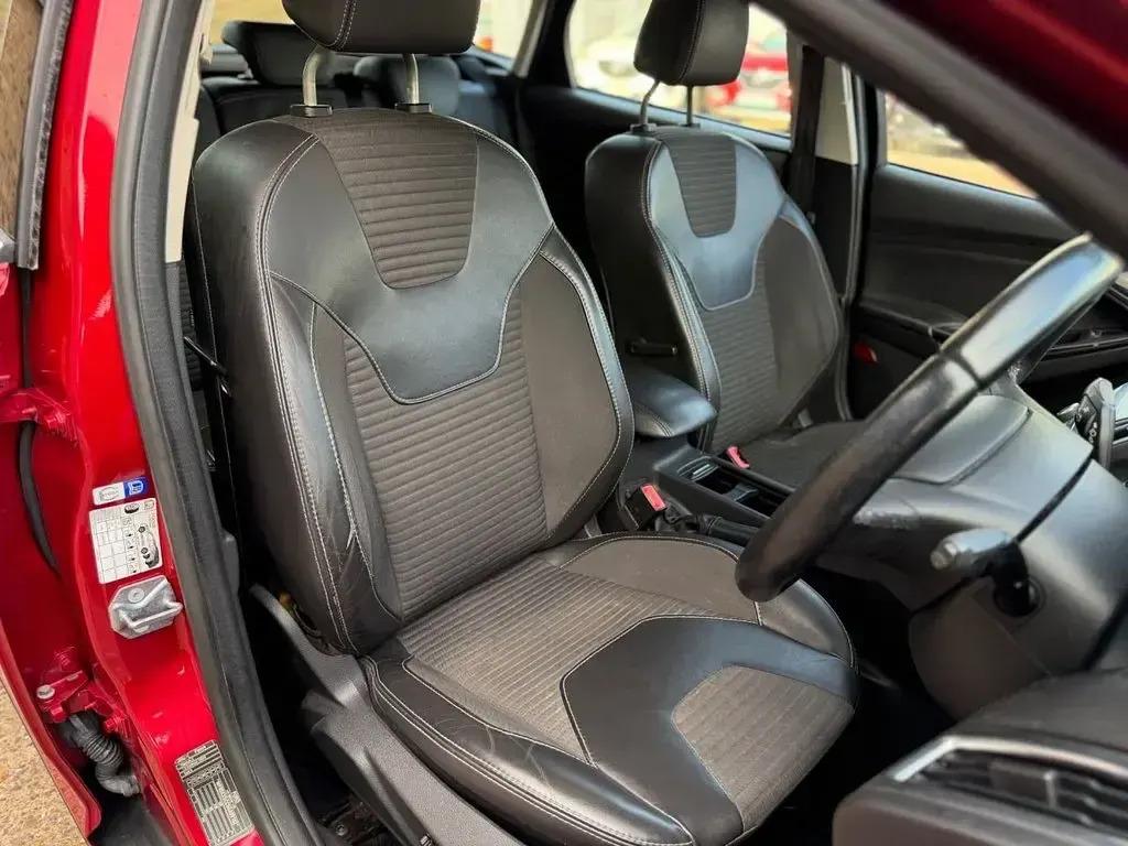 Used Ford Focus Titanium X 125 HP (91 kW) 2016 Red Hatchback
